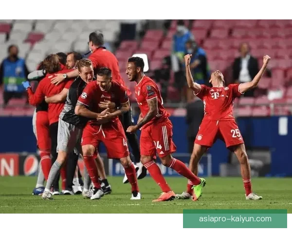 德甲红牛球迷激情四溢，赛场外气氛热烈，球队状态备受期待