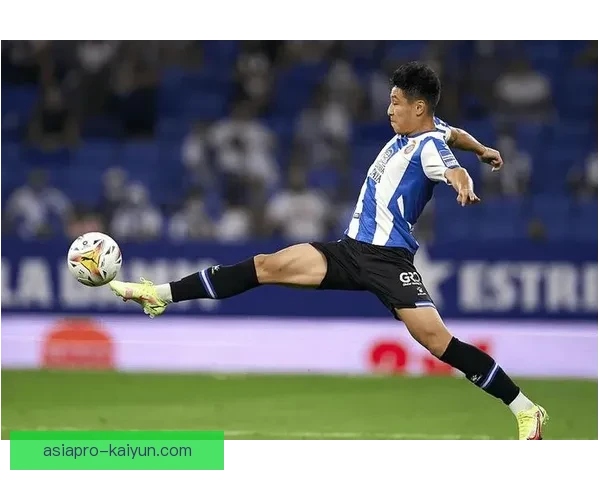 黄潜边路进攻持续提升，团队配合更显默契