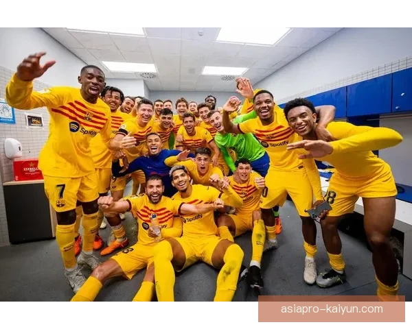 西甲巴萨更衣室近期状态分析，团队凝聚力值得关注