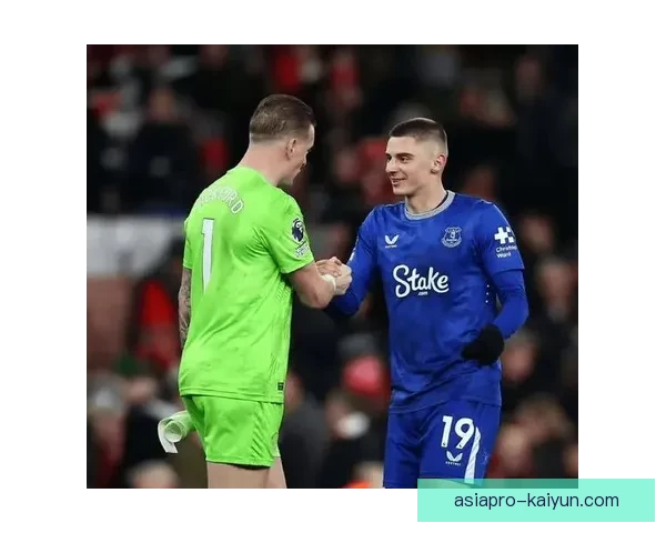 哈里·索伊伦在英超中的表现稳健，助力球队争夺更高排名